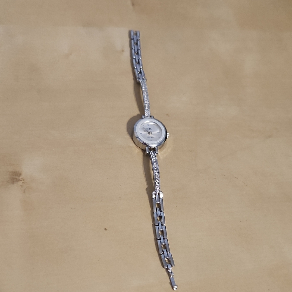 Royalty Collection Silver Vintage-Inspired Watch
